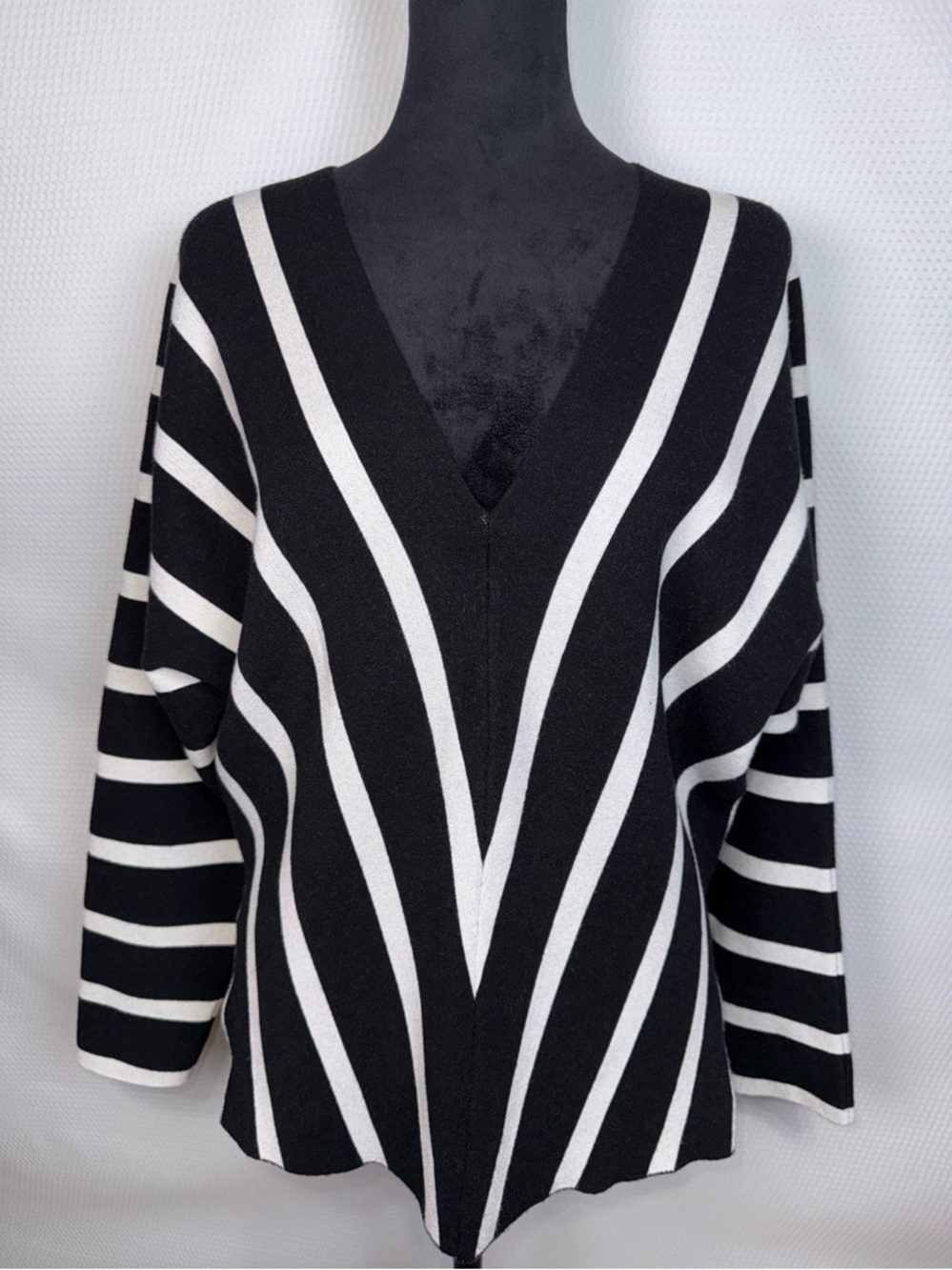 Anthropologie Moth Black & White Striped V-neck Sweater Size Small Dolman Sleeve